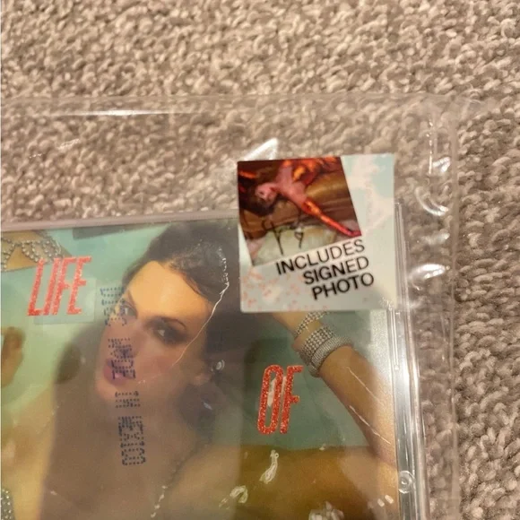 Taylor Swift Signed CD - Picture 4 of 4